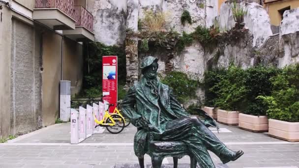 Plaza de San Agostino, la spezia - verano 2019: estatua de bronce dedicada a Richard Wagner — Vídeos de Stock