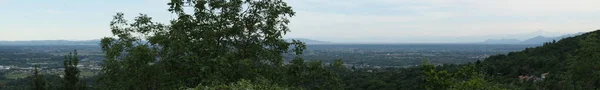 Horizontal overview of the Po valley: from left to right Vercelli, Turin, Monviso — Stockfoto