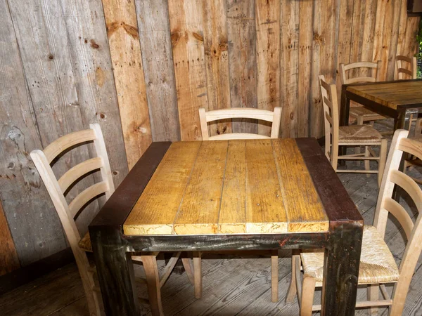 An industrial-style iron and wood table seen from above — Stock Photo, Image