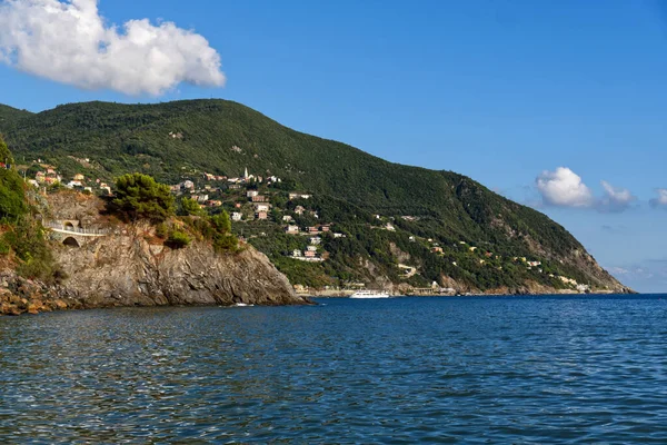 Италия: залив Монелья, рядом с национальным парком Чинкве-Терре — стоковое фото