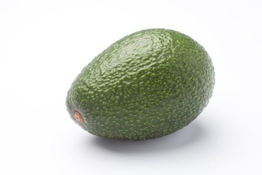 Tek beyaz izole avokado 