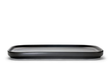 Boş siyah plaka beyaz arkaplanda izole edildi