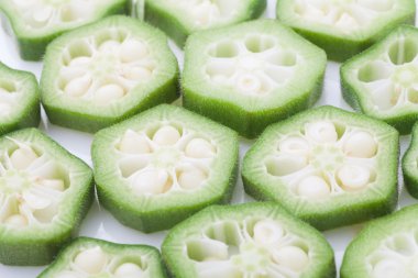 Dilimlenmiş yeşil bamya