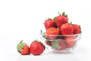 Bir kasede taze çilek