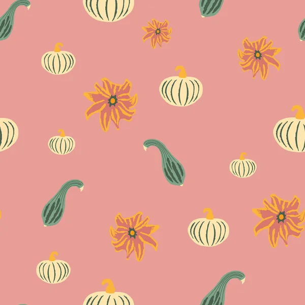 Automne citrouilles motif sans couture. Citrouilles dessinées à la main de différentes formes et fleurs sur un fond rose poussiéreux, illustration vectorielle. — Image vectorielle