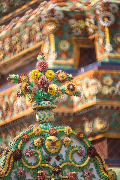 Beautiful Stupas Decorated Colorful Mosaic Pagoda Thai Art Architecture Wat — Stock Photo, Image