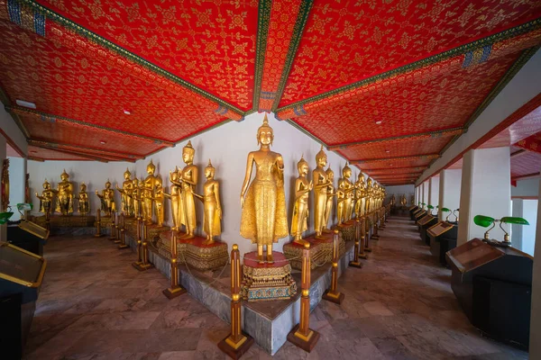 Güzel Sıra Buda Heykelleri Farklı Duruş Wat Pho Tapınağının Etrafındaki — Stok fotoğraf