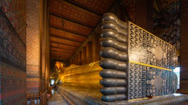 Wat Pho veya Wat Phra Chetuphon Vimolmangklararm Rajwaramahaviharn 'da güzel altın uzanan Buda Bangkok, Tayland' da popüler ve ünlü bir yerdir.. 