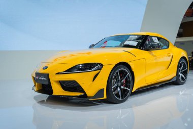 Bangkok, Tayland - 24 Mart 2021: Yeni Toyota Supra GR spor araba fuarı IMPACT Fuar ve Kongre Merkezi 'nde 42. Bangkok Uluslararası Otomobil Fuarı 2021' de sergileniyor.