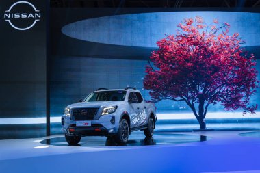 Bangkok, Tayland - 24 Mart 2021: Yeni Nissan Navara Pro-4X Minör Otomobil Fuarı 42. Bangkok Uluslararası Otomobil Fuarı 2021 'de IMPACT Sergi ve Kongre Merkezi' nde sergileniyor.