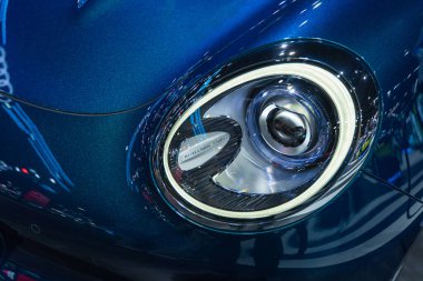 Bangkok, Tayland - 24 Mart 2021: Great Wall Motors 'un arabası Ora Black Cat EV güzel sergi tasarımı çizim sergisi ile 42. Bangkok Uluslararası Otomobil Fuarı 2021' de sergilenmektedir.