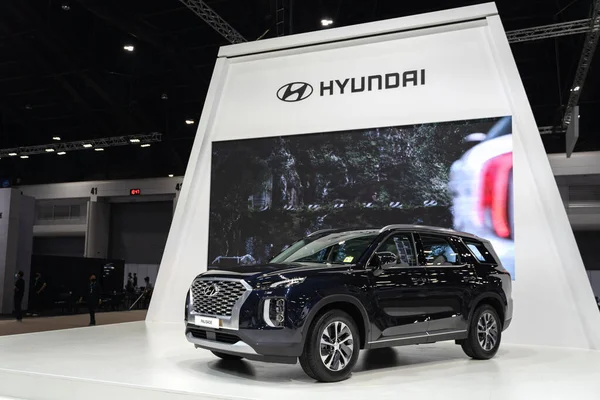 Bangkok, Tayland - 24 Mart 2021: Hyundai Palisade Özel SUV ve 42. Bangkok Uluslararası Otomobil Fuarı 2021 'de sergilenen güzel sergi tasarım çizimi sergisi. 
