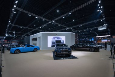 Bangkok, Tayland - 24 Mart 2021: Rolls-Royce Lüks Araba ve 42. Bangkok Uluslararası Otomobil Fuarı 2021 'de sergilenen güzel sergi tasarım çizimi sergisi