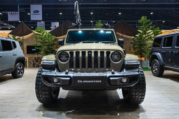 Bangkok, Tayland - 24 Mart 2021: Yeni Jeep 4x4 Off Road Utility Car ve 42. Bangkok Uluslararası Otomobil Fuarı 2021 'de sergilenen güzel sergi tasarım çizimi sergisi