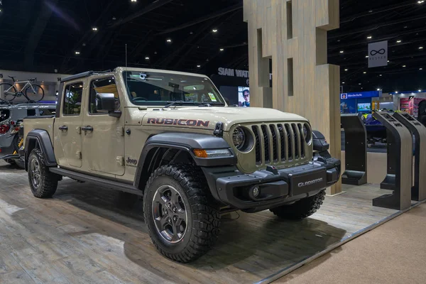 Bangkok, Tayland - 24 Mart 2021: Yeni Jeep 4x4 Off Road Utility Car ve 42. Bangkok Uluslararası Otomobil Fuarı 2021 'de sergilenen güzel sergi tasarım çizimi sergisi