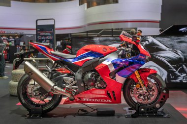Bangkok, Tayland - 24 Mart 2021: Honda CBR Fireblade SP 2021 Motosiklet 42. Bangkok Uluslararası Motor Fuarı 2021 'de IMPACT Fuar ve Kongre Merkezi' nde sergileniyor.