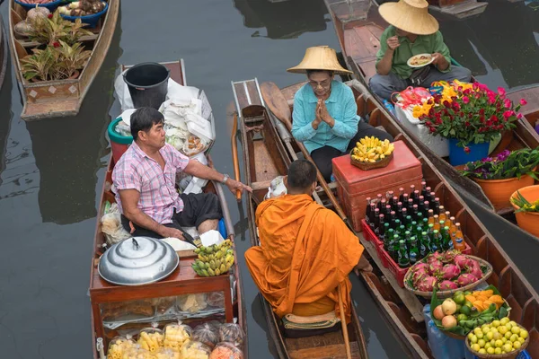 Ratchaburi Thaïlande Septembre 2020 Marchand Bateau Bois Fait Aumône Moine — Photo