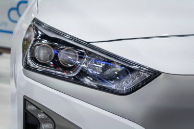 Bangkok, Tayland - 6 Aralık 2020: Hyundai IONIQ Electric Car konsepti elektrikli araba konsepti ve güzel sergi tasarımı çizim sergisi Tayland Uluslararası Motor Fuarı 'nda sergileniyor.