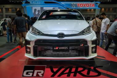 Bangkok, Tayland - 6 Aralık 2020: Toyota Yaris GR 4 Sports Car konsepti ve güzel sergi tasarım çizimleri sergisi Tayland Uluslararası Motor Fuarı 'nda sergileniyor.