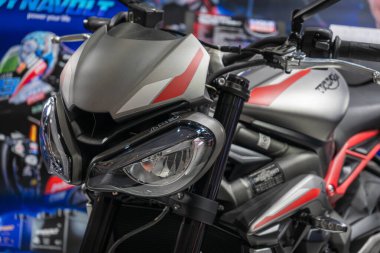 Bangkok, Tayland - 6 Aralık 2020: Triumph New Street Triple R Moto2 Motosiklet Turnesi Tayland Uluslararası Motor Fuarı 'nda sergileniyor.