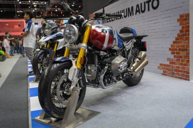 Bangkok, Tayland - 6 Aralık 2020: BMW R 9 T seçeneği 719 Çıplak Roadster bisikleti Tayland Uluslararası Motor Fuarı 'nda sergileniyor.