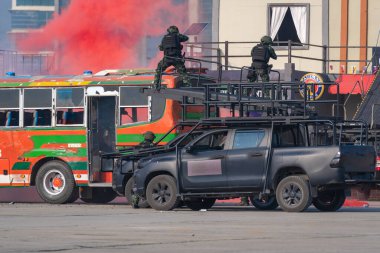 Bangkok, Tayland - 18 Kasım 2019: Tayland Kraliyet Silahlı Kuvvetleri 'nin ve Savunma ve Güvenlik 2019 Etki Sergisi Tayland' daki afet yardım kuruluşunun kapasitesini gösteren gösteri.