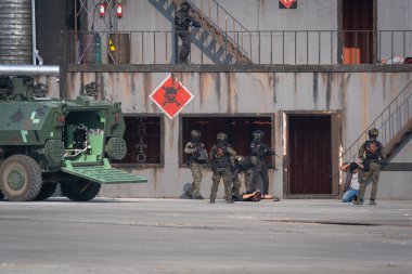 Bangkok, Tayland - 18 Kasım 2019: Tayland Kraliyet Silahlı Kuvvetleri 'nin ve Savunma ve Güvenlik 2019 Etki Sergisi Tayland' daki afet yardım kuruluşunun kapasitesini gösteren gösteri.