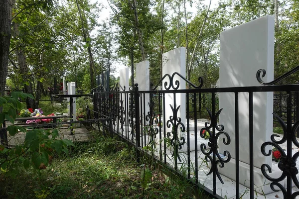 Graves Monuments Fences Cemetery Russia Krasnoyarsk Badalyk Cemetery October 2020 — Stock Photo, Image