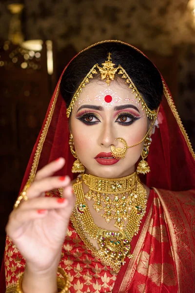 Potret Yang Sangat Indah Mengejutkan India Pengantin Closeup Konsep Emosi — Stok Foto