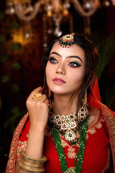 Close Portrait Very Beautiful Young Indian Bride Luxurious Bridal Costume — Stock Photo, Image