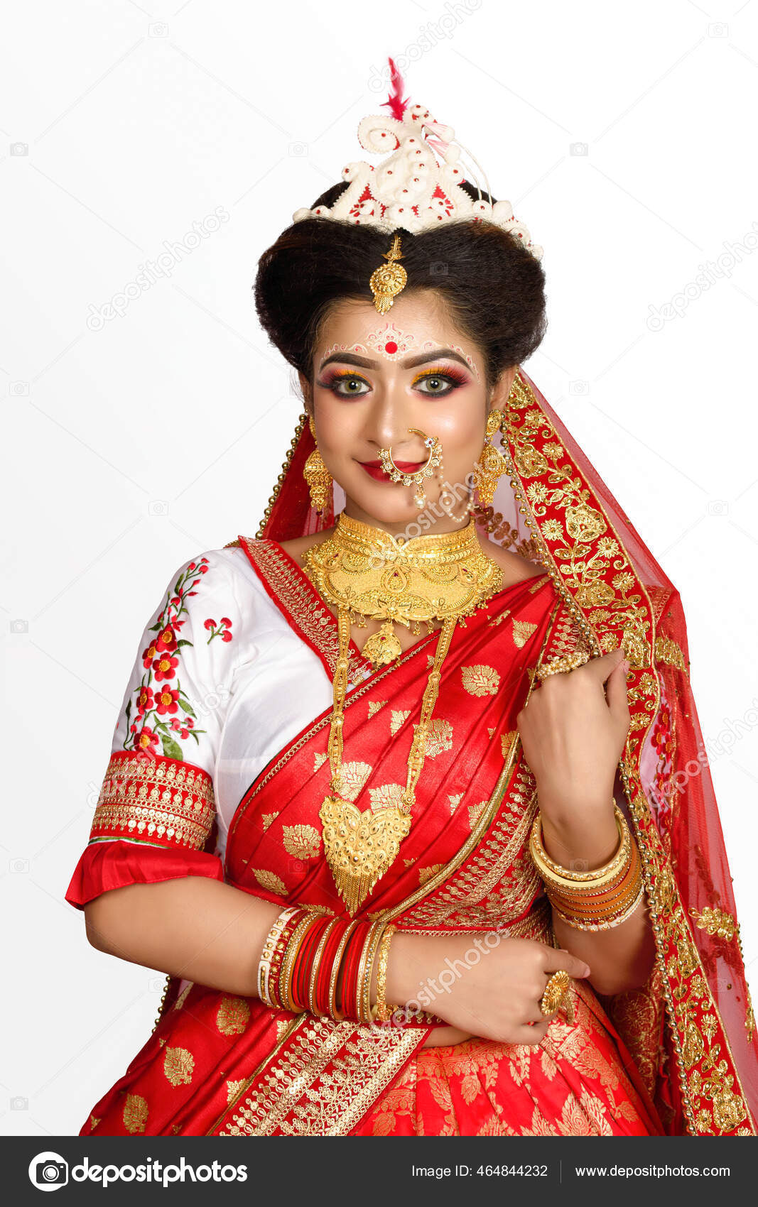 Stunning Indian Bride Dressed Red Traditional Banarasi Sari