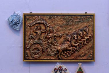 Hintli kırsal işçiler Kolkata 'da renkli el sanatları satışa sunuluyor. El sanatları Batı Bengal 'de kırsal sektördür..