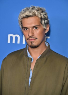 Batı Hollywood, CA USA. 9 Ekim 2025. Ömer Apollo MISTRs Ulusal PrEP Günü Kutlamasında