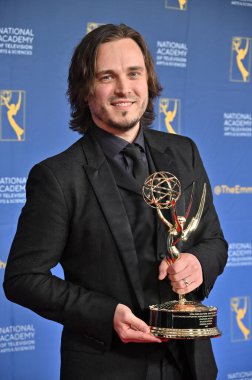 Pasadena, CA USA. 17 Ekim 2025. Jonathan Jackson 52. Geleneksel Gündüz Emmy Ödülleri 'nde