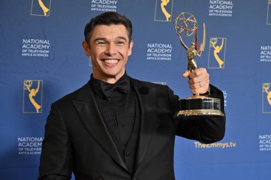 Pasadena, CA USA. 17 Ekim 2025. Paul Telfer 52. Geleneksel Gündüz Emmy Ödülleri 'nde