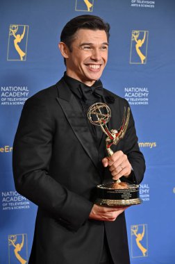 Pasadena, CA USA. 17 Ekim 2025. Paul Telfer 52. Geleneksel Gündüz Emmy Ödülleri 'nde