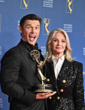 Pasadena, CA USA. 17 Ekim 2025. Paul Telfer, Deidre Hall 52. Geleneksel Gündüz Emmy Ödülleri 'nde