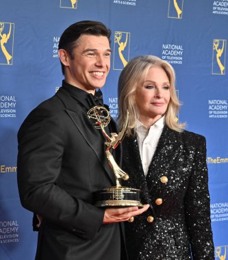 Pasadena, CA USA. 17 Ekim 2025. Paul Telfer, Deidre Hall 52. Geleneksel Gündüz Emmy Ödülleri 'nde