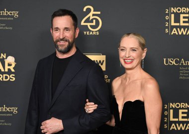 Beverly Hills, CA USA. 27 Ekim 2025. Noah Wyle, Katherine LaNasa 2025 Norman Lear Ödülleri 'nde.