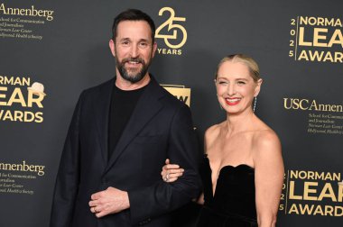 Beverly Hills, CA USA. 27 Ekim 2025. Noah Wyle, Katherine LaNasa 2025 Norman Lear Ödülleri 'nde.