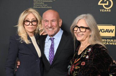 Beverly Hills, CA USA. 27 Ekim 2025. Judith Light, Marty Kaplan, Kate Folb 2025 Norman Lear Ödülleri 'nde