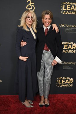 Beverly Hills, CA USA. 27 Ekim 2025. Judith Light, Wendie Malick 2025 Norman Lear Ödülleri 'nde