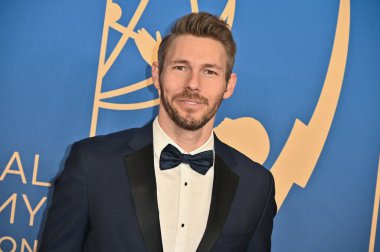 Pasadena, CA USA. 17 Ekim 2025. Scott Clifton 52. Geleneksel Gündüz Emmy Ödülleri 'nde