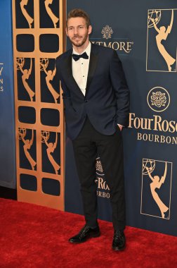 Pasadena, CA USA. 17 Ekim 2025. Scott Clifton 52. Geleneksel Gündüz Emmy Ödülleri 'nde