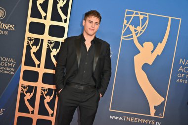 Pasadena, CA USA. 17 Ekim 2025. Ekip Morrow 52. Geleneksel Gündüz Emmy Ödülleri 'nde