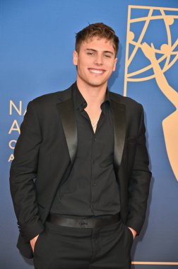 Pasadena, CA USA. 17 Ekim 2025. Ekip Morrow 52. Geleneksel Gündüz Emmy Ödülleri 'nde