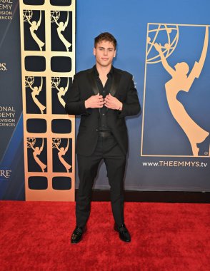 Pasadena, CA USA. 17 Ekim 2025. Ekip Morrow 52. Geleneksel Gündüz Emmy Ödülleri 'nde