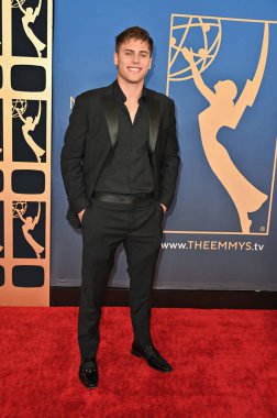 Pasadena, CA USA. 17 Ekim 2025. Ekip Morrow 52. Geleneksel Gündüz Emmy Ödülleri 'nde