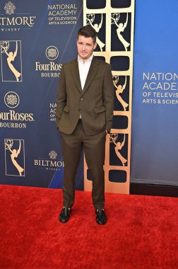 Pasadena, CA USA. 17 Ekim 2025. Michael Mealor 52. Geleneksel Gündüz Emmy Ödülleri 'nde