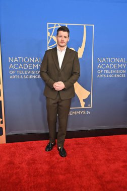 Pasadena, CA USA. 17 Ekim 2025. Michael Mealor 52. Geleneksel Gündüz Emmy Ödülleri 'nde